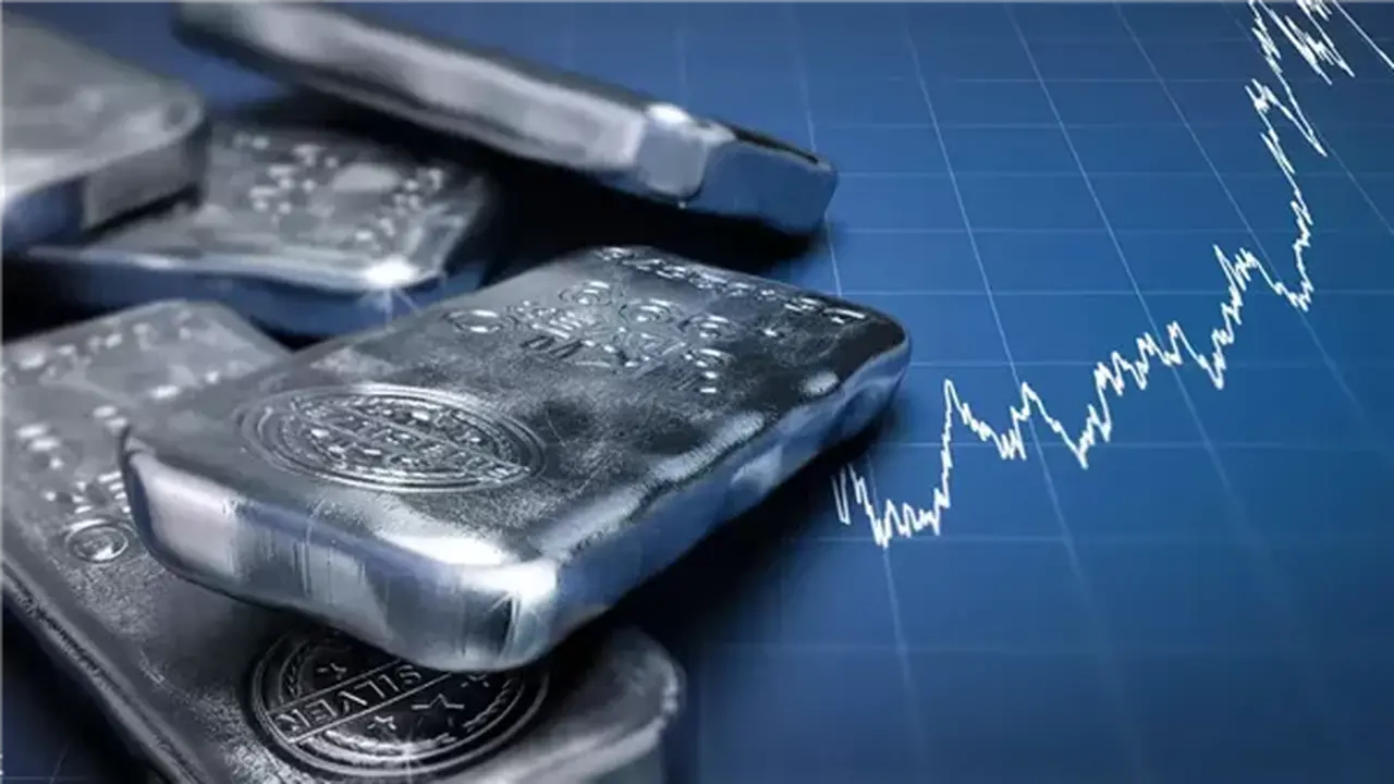 أسعار الفضة تتخطى 60 دولارًا للأونصة مع توقعات بخفض الفائدة الأمريكية